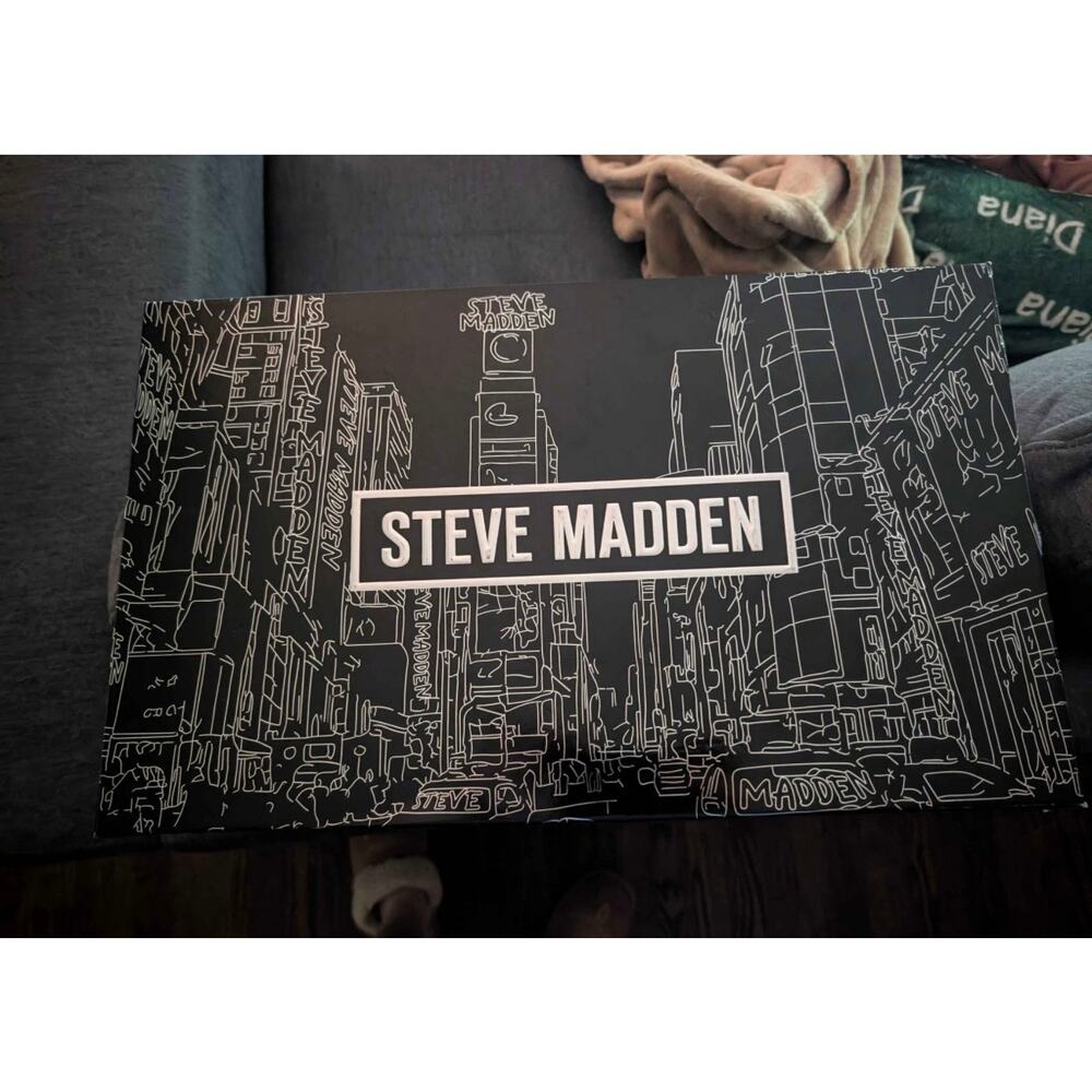 Steve Madden Ivory Satchel Multi-Piece Gift Set - Picture 2 of 2